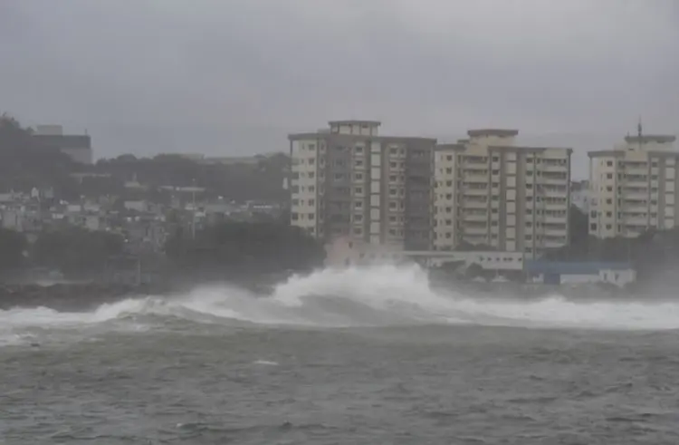 Cyclone Arnab makes landfall in Andhra, over 84,000 evacuated