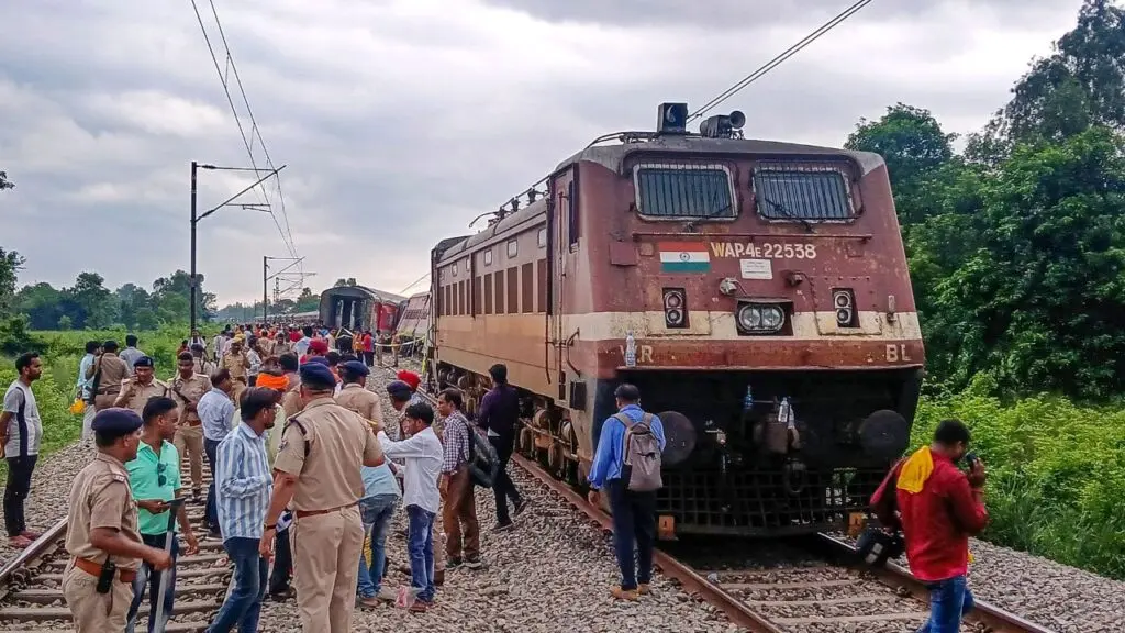 Mumbai train death: man dragged 15 to 20 minutes after track crossing
