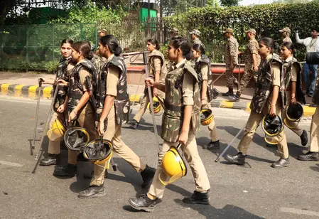 SC issues notice to Centre on safety of women police at protests