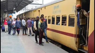 Kasara block cancels Duronto, diverts five trains via Pune