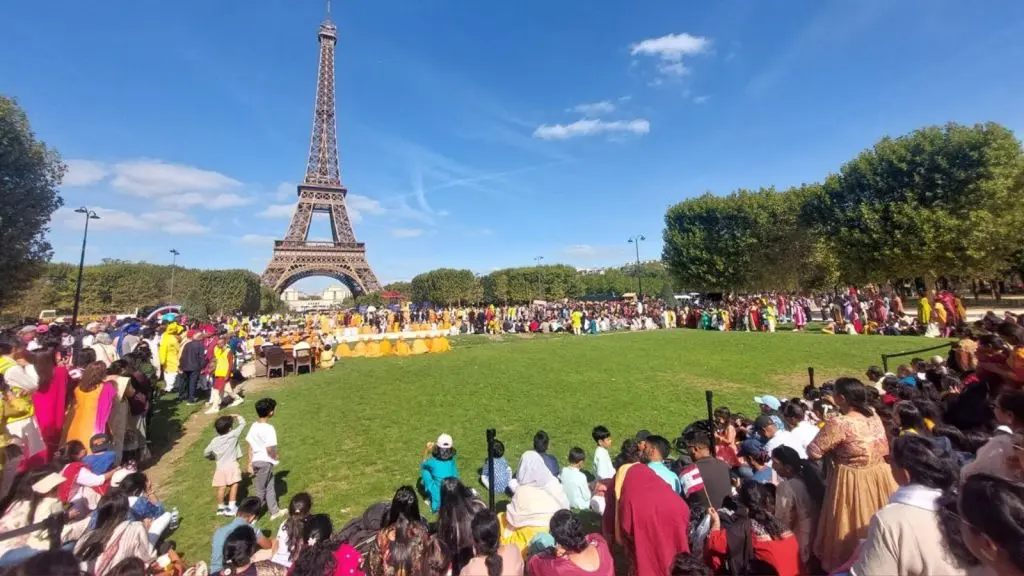 Paris probe clears BAPS of asking for Eiffel Tower women staff removal