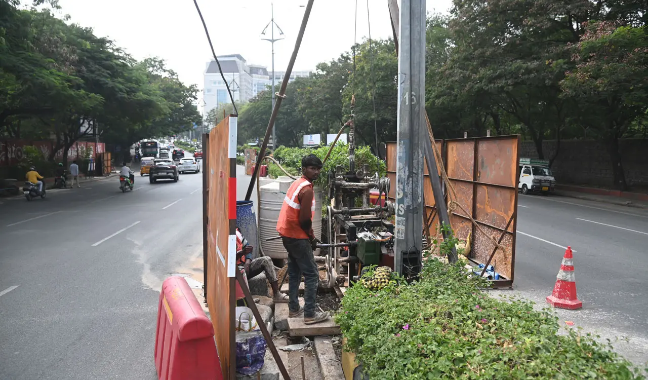 KBR Park flyover work resumes, commuters fear fresh disruptions