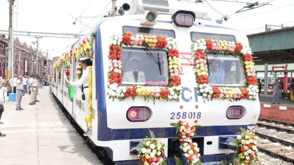 Eastern Railway adds Badkulla stop, special Sealdah services