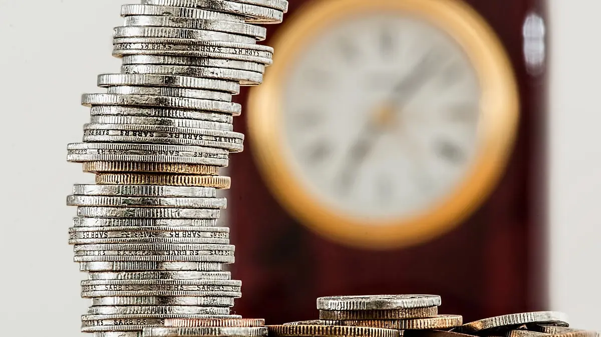 Small savings rates unchanged for 10th straight quarter