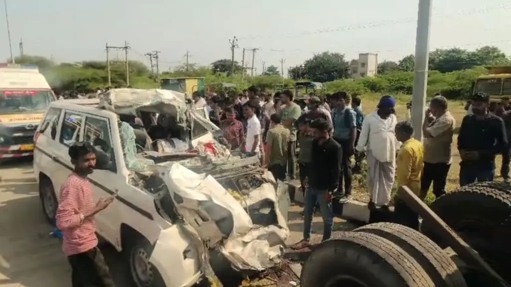 Seven killed as SUV rams parked truck in Gujarat's Bhavnagar