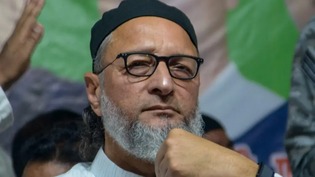 Owaisi targets dynastic politics, backs young Muslim leaders for UP polls