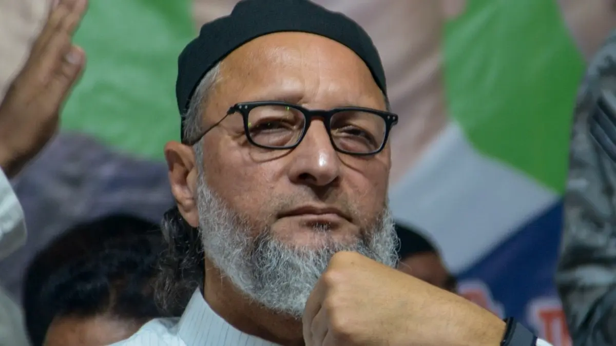 Owaisi targets dynastic politics, backs young Muslim leaders for UP polls