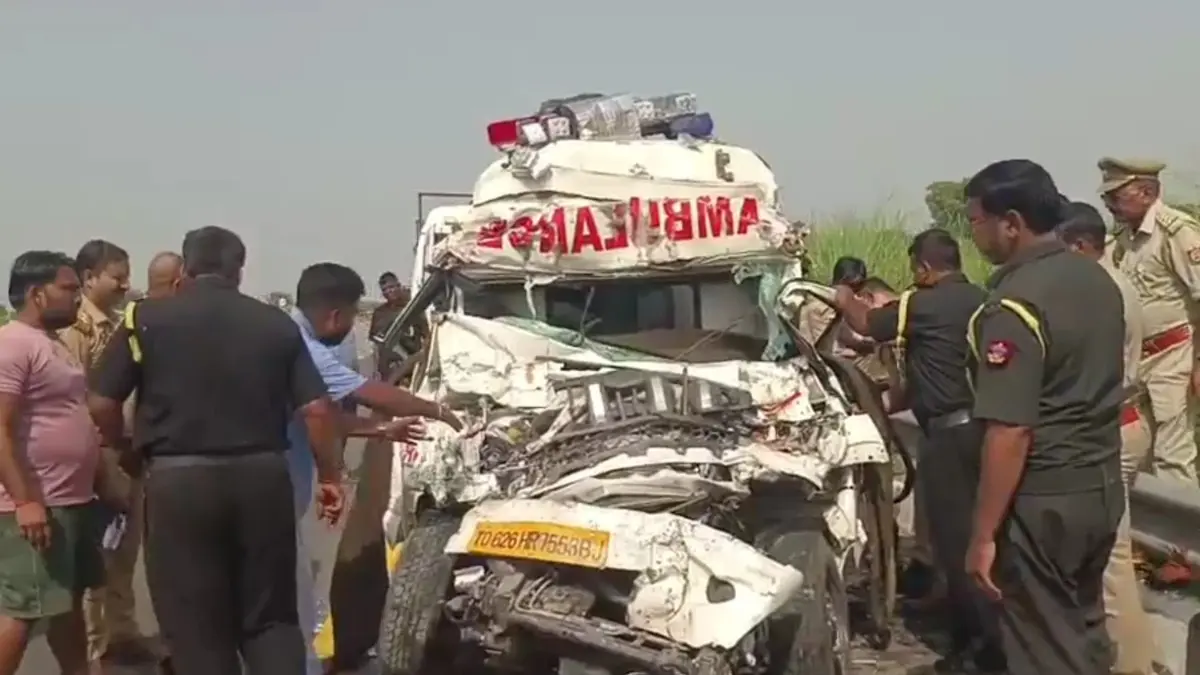 Ambulance carrying soldier's remains crashes in UP, 4 killed