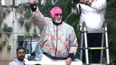 Amitabh Bachchan greets fans outside Jalsa amid bomb threat