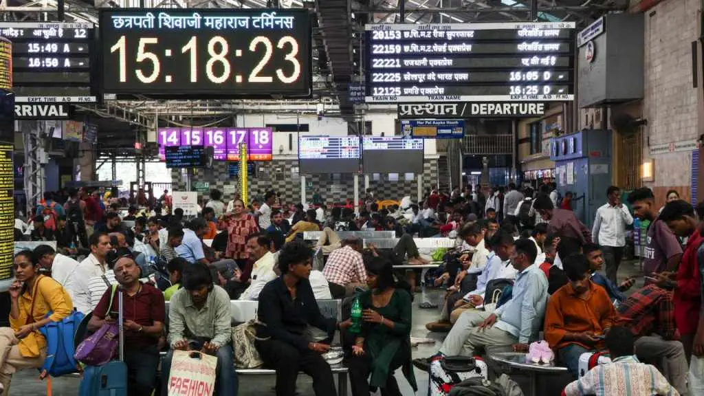 Two injured as CSMT ceiling collapses amid redevelopment work