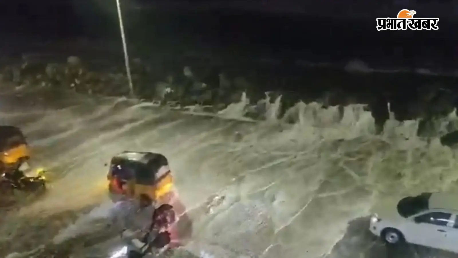 Cyclone Arnab makes landfall on Andhra coast, 89,000 evacuated