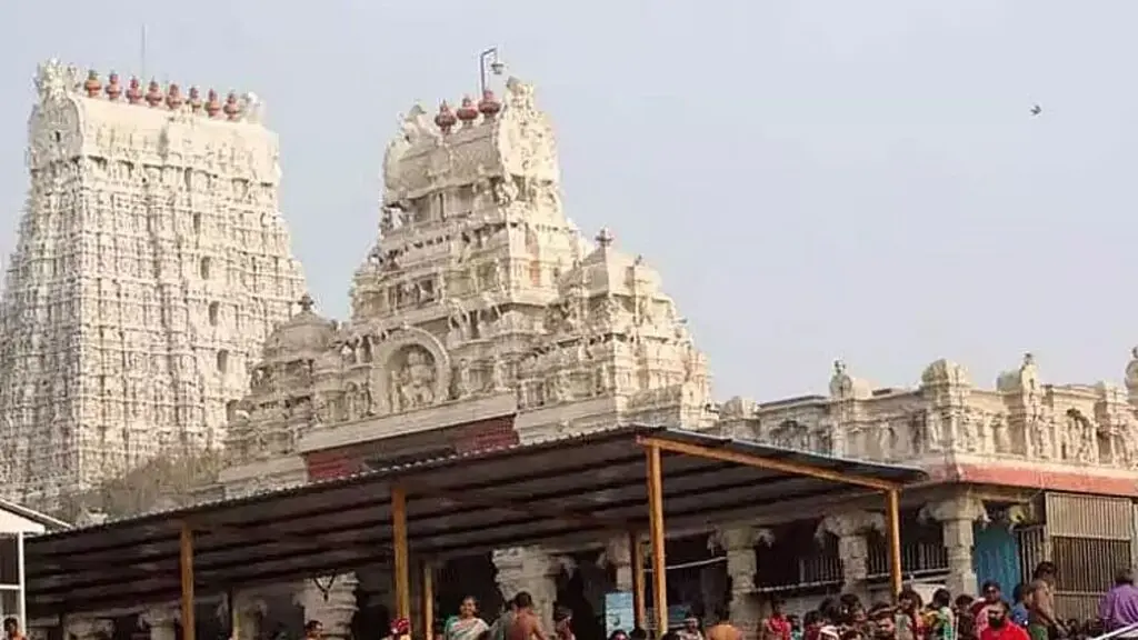 Tiruchendur temple hundial yields Rs 5.26 crore