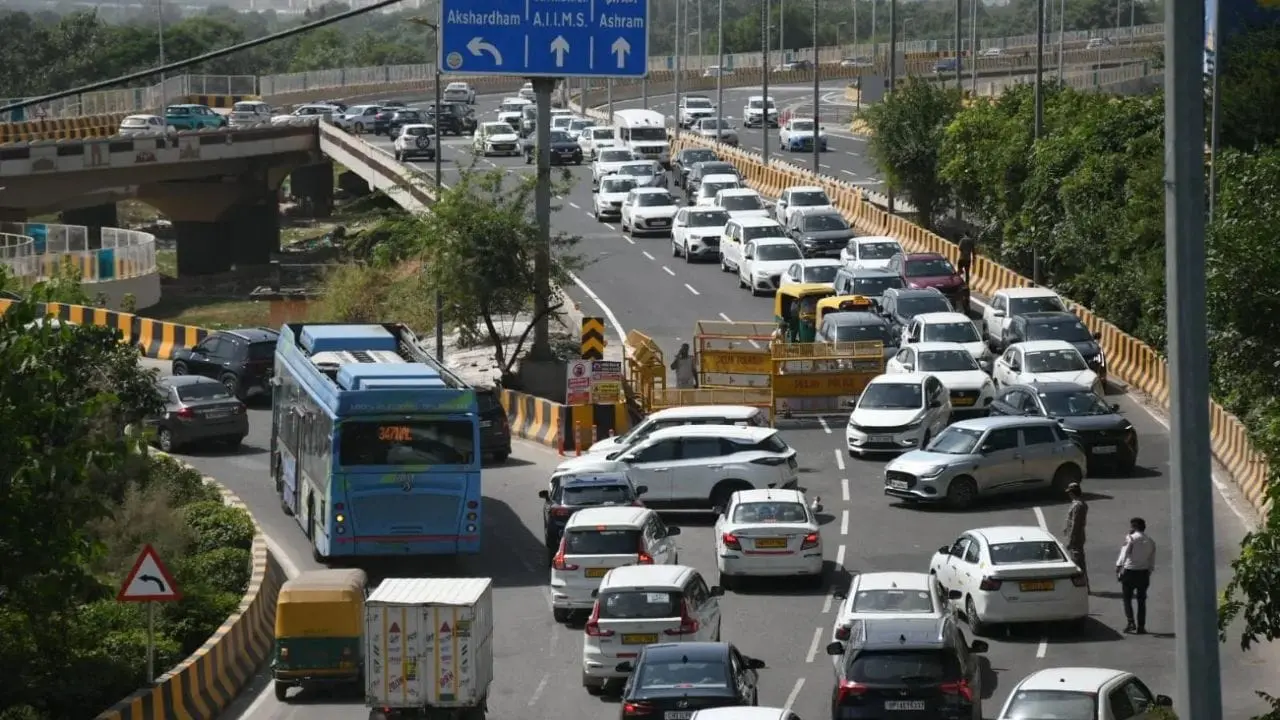 Barapullah Phase-3 gridlock snarls Delhi traffic, diversions on