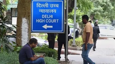 Immigration officers can hold valid visa holders: Delhi HC