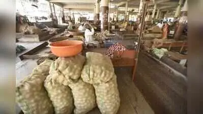 Power cuts hit Pune Market Yard traders in festive season