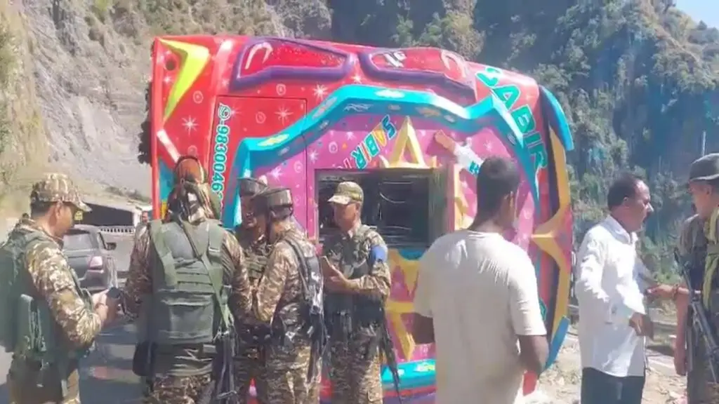 30 injured as sleeper bus overturns on Jammu-Srinagar highway