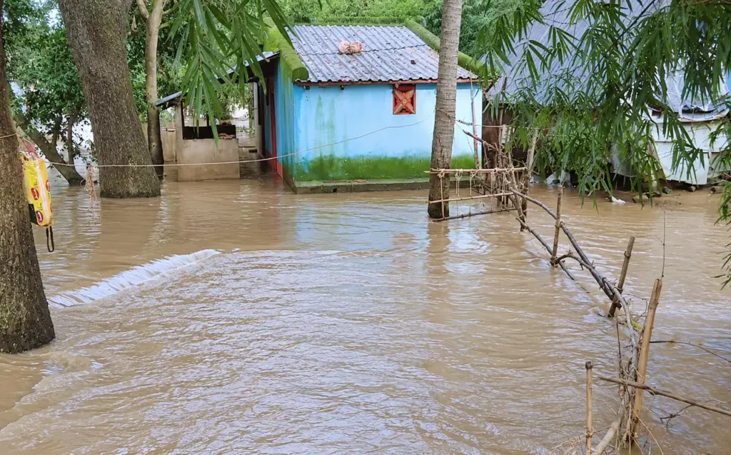Hirakud Dam opens 30 gates, floods hit Jagatsinghpur villages