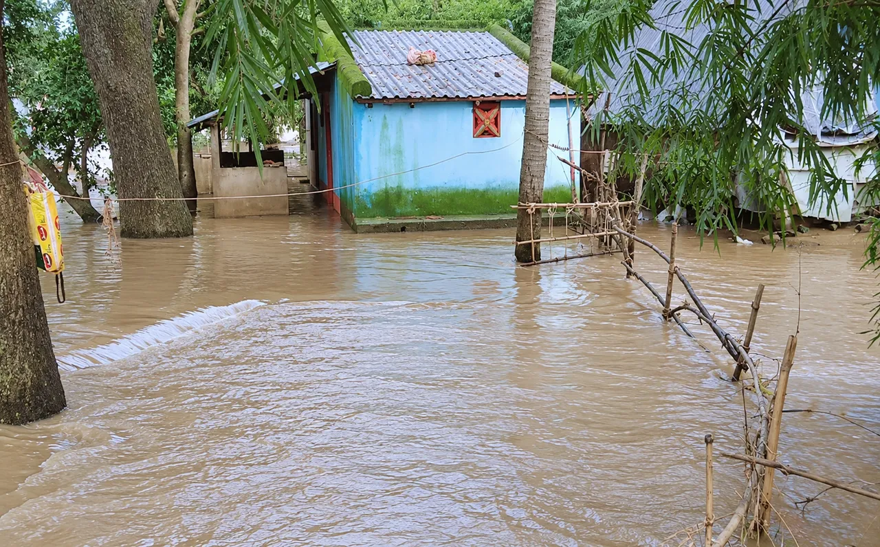 Hirakud Dam opens 30 gates, floods hit Jagatsinghpur villages