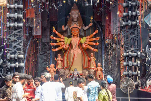 Met predicts dry Durga Puja in Bengal, isolated showers possible