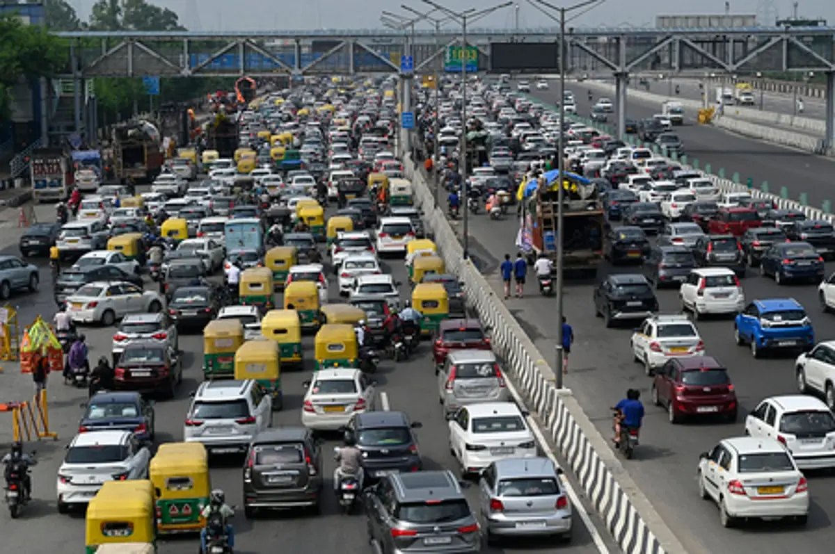 Delhi to bar BS-IV and older commercial vehicles from November 1
