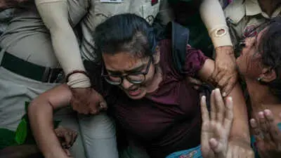 Police hold Neha Bora, Abhijeet Dipke for hours, whereabouts queried