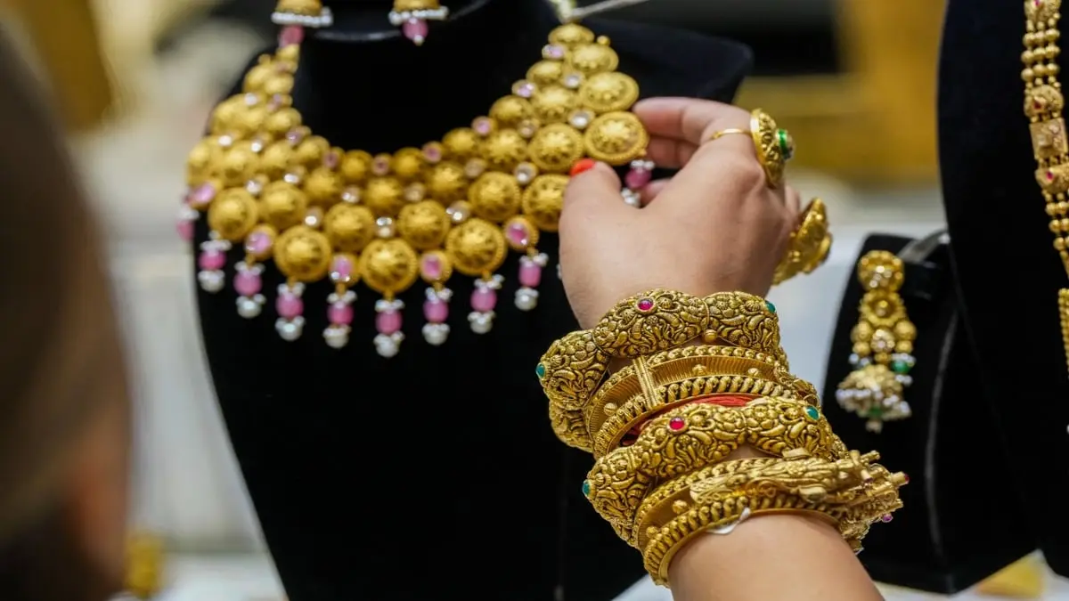 Gold, silver prices drop before Karwa Chauth in Agra