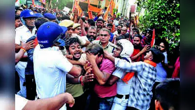 Right-wing group tries to storm SRFTI campus, clashes erupt