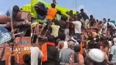 Bihar locals loot liquor bottles after truck crash