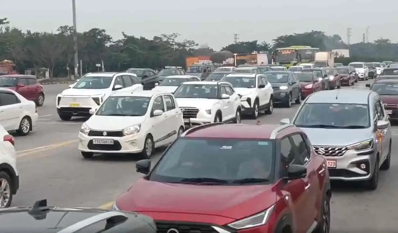 Traffic jams at Pantangi toll plaza after Dasara exodus