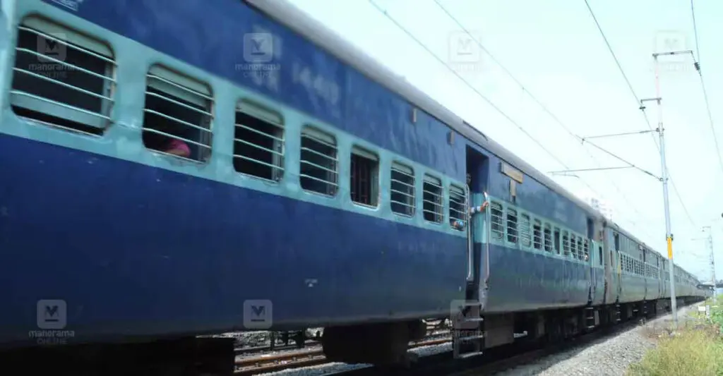 Mudslip derails Bilaspur-Tirunelveli Express locomotive in Keralam