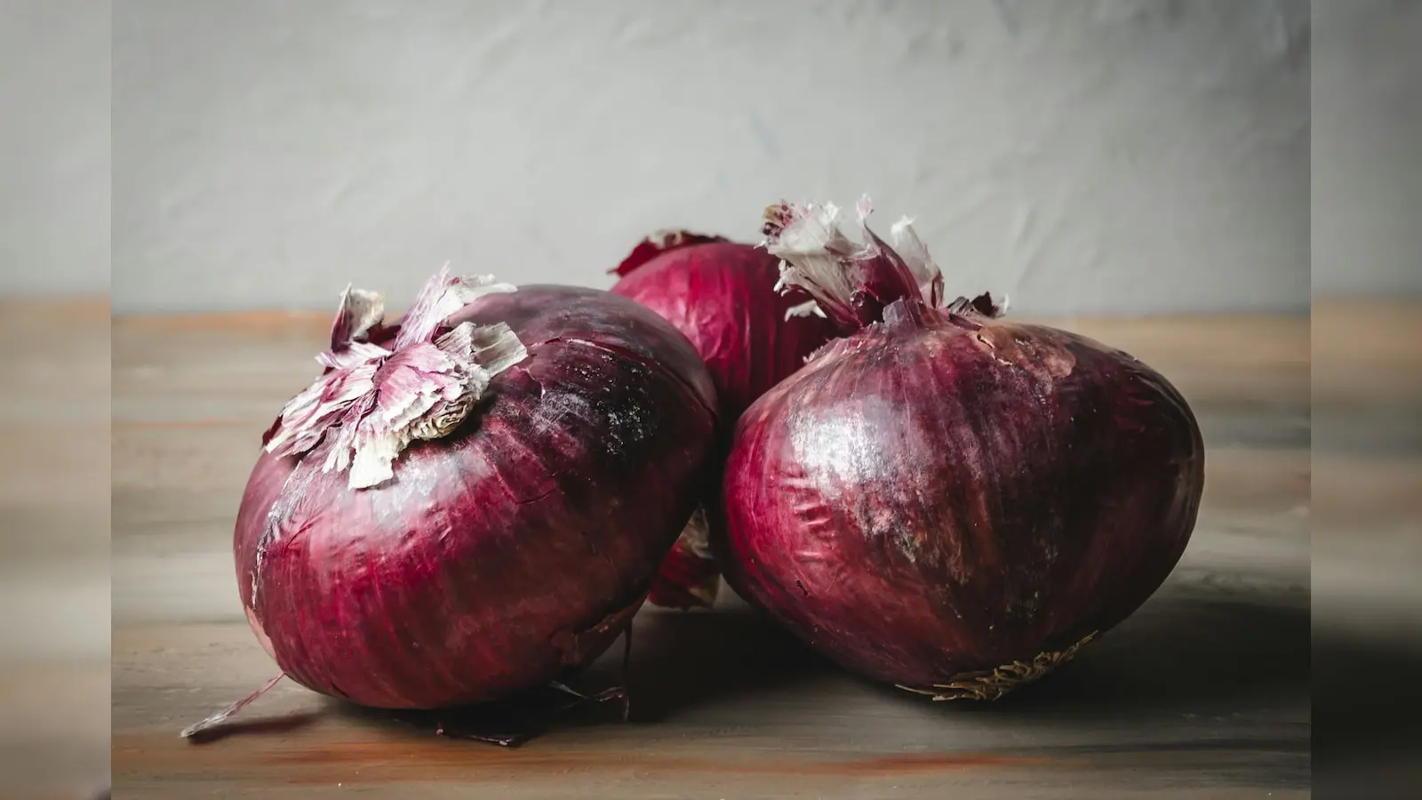 Onion prices drop as Centre deploys buffer stocks, Kanda Express