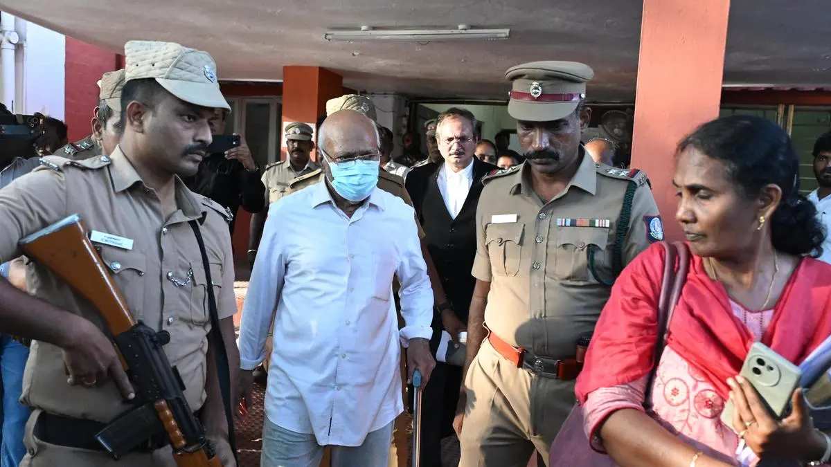 Madras HC warns media against trial in Veeramani case